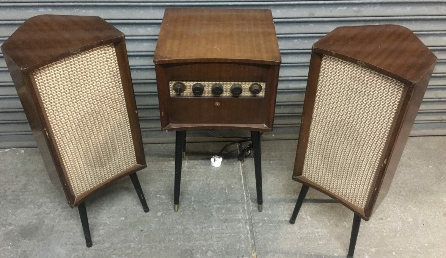 THBGRP01 Record Player Capitol RS.101.R with speakers freestanding • Trevor  Howsam Limited (Boston)
