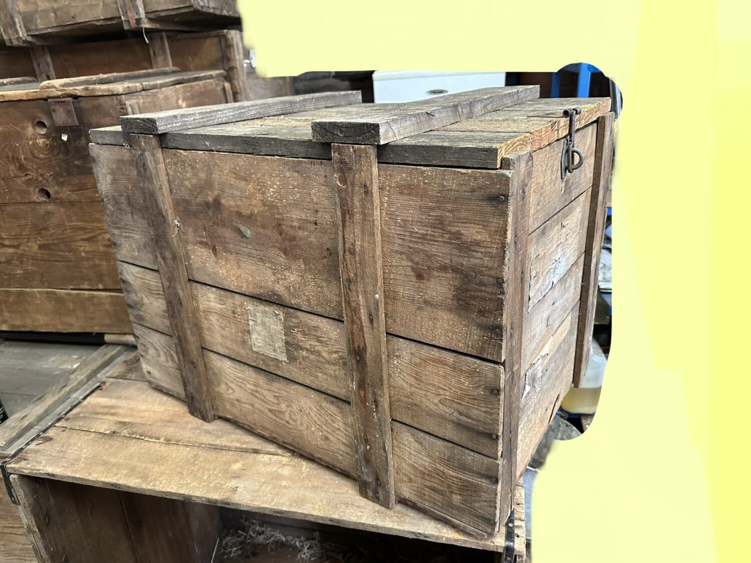THB9498 packing / shipping crate planked wooden with hinged lid